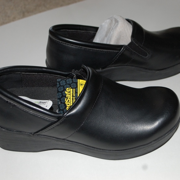 tredsafe kitchen shoes